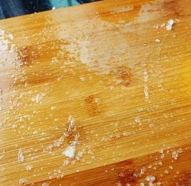砧板发霉了用什么办法能洗掉,砧板发霉可以开水泡吗