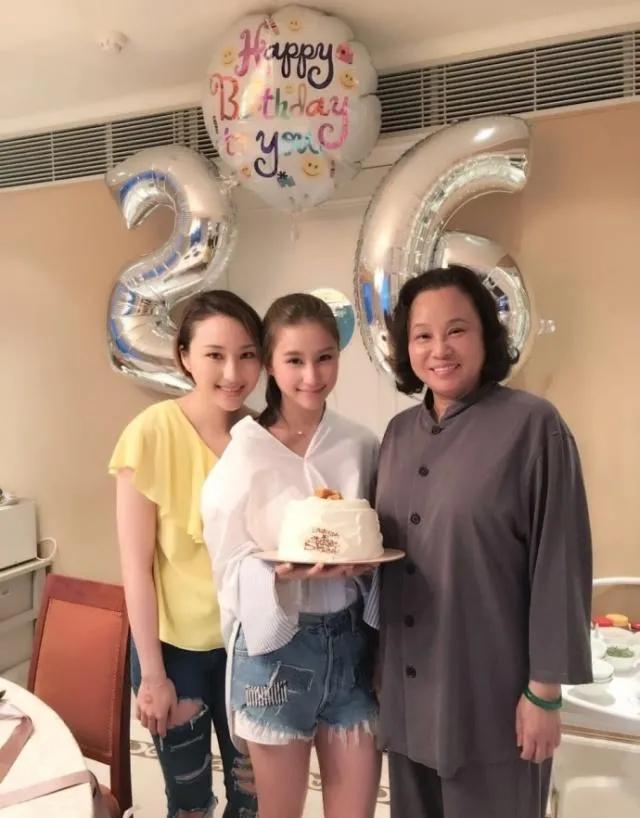 何鸿燊大房有几个孩子,何鸿燊第十八个孩子