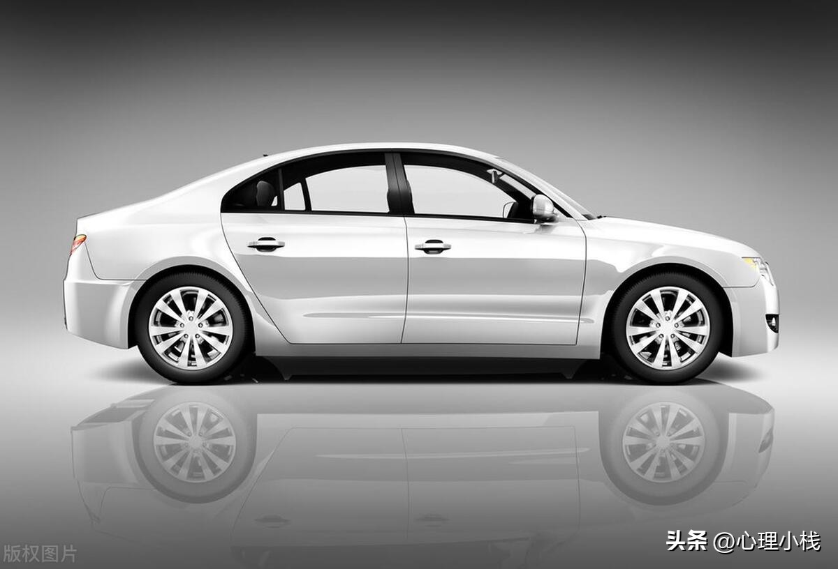 车子的颜色代表车主的性格,从穿衣颜色看出一个人的性格