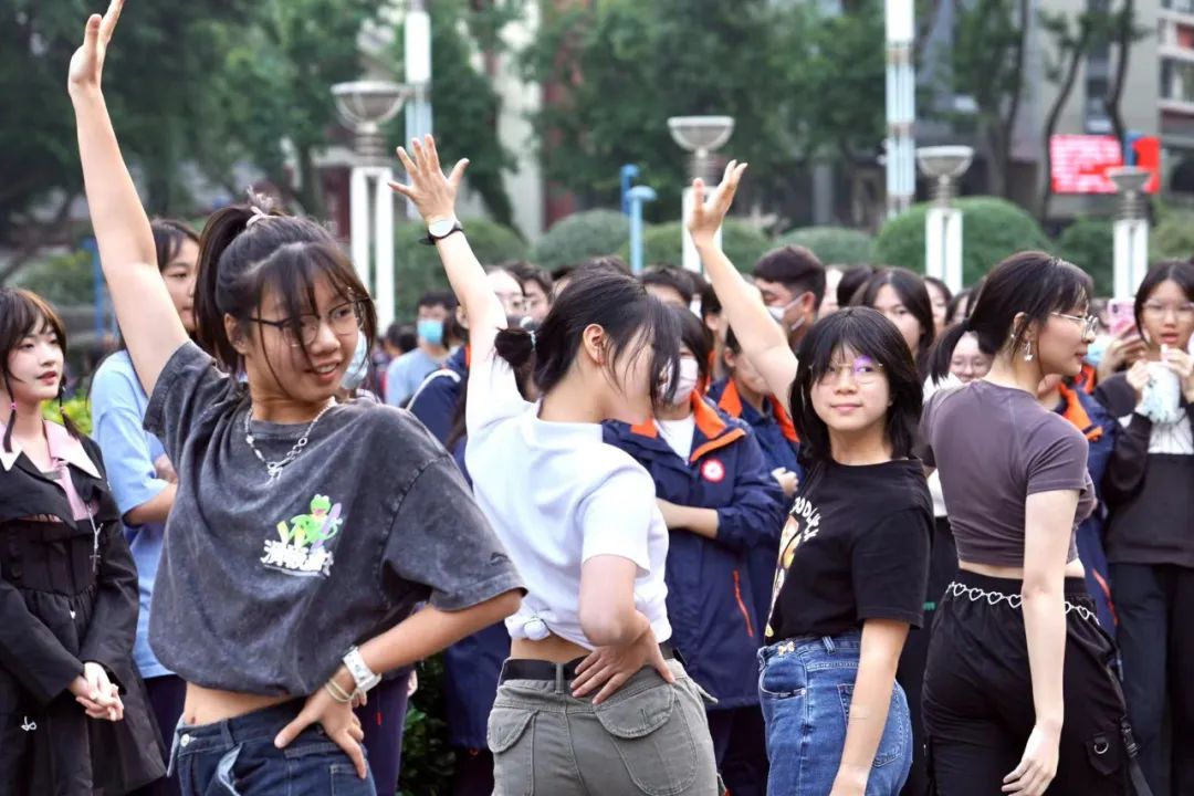 重庆一中有哪些社团活动,重庆一中高中部的社团