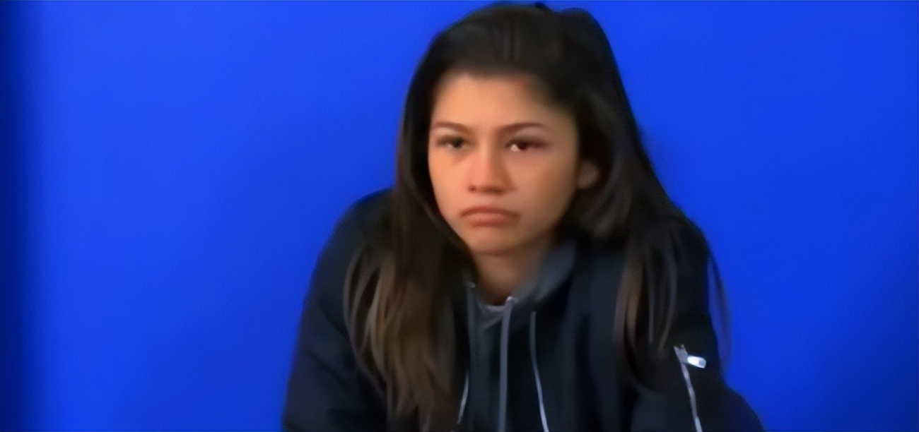 好莱坞顶流被讽脚臭，高跟鞋打脸，男神收割机把日子过成啥样了？