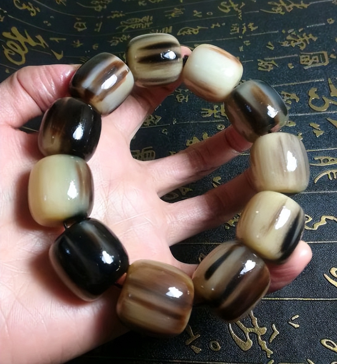 能玩透的文玩手串,文玩什么骨头最好值得收藏