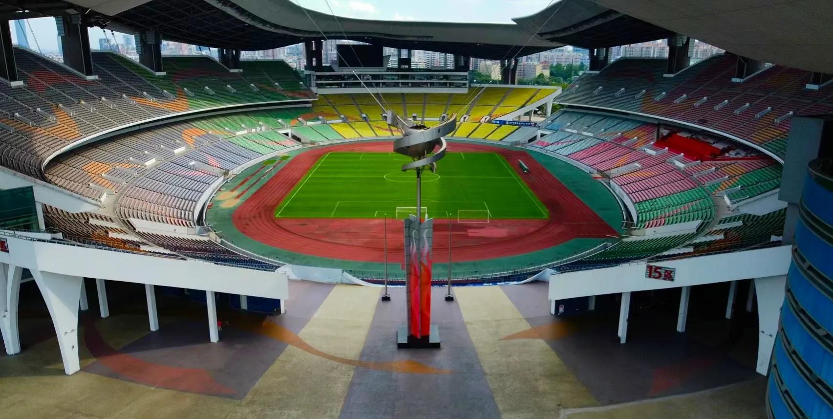 最大的体育场能容纳多少人,中国最大的10个体育场