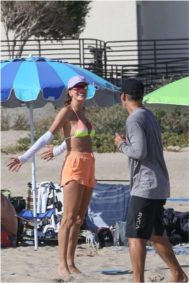 39宀佽秴妯a鐜拌韩娴疯竟,瓒呮āaa浜氳鐢峰弸