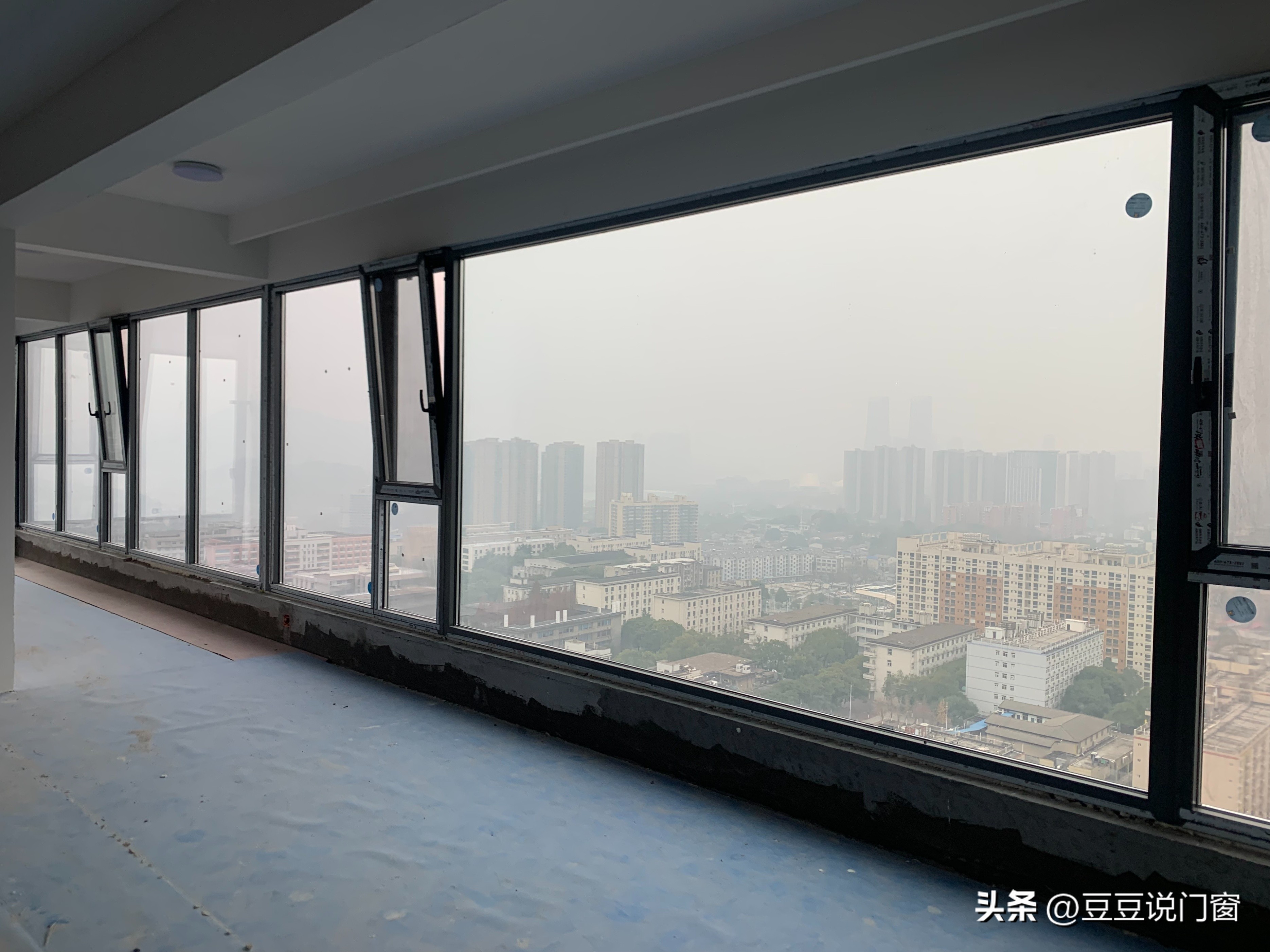 对标一线品牌，75系列900多含内倒质保10年，长沙系统窗商家推荐