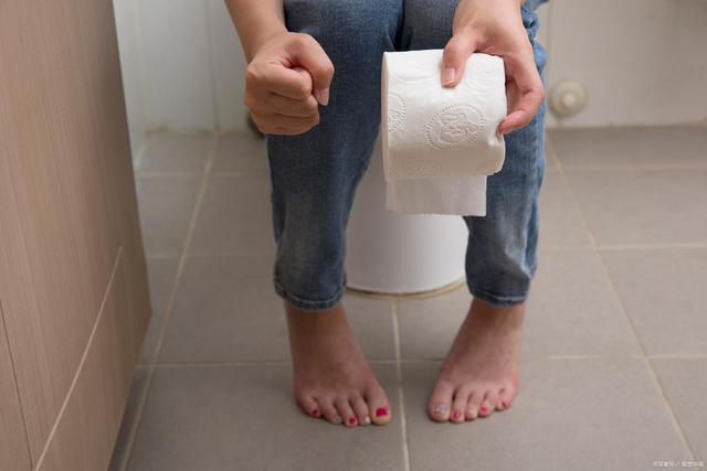 最近常放屁是不是和肝部囊肿有关,老是放屁大便次数多和肝有关系吗