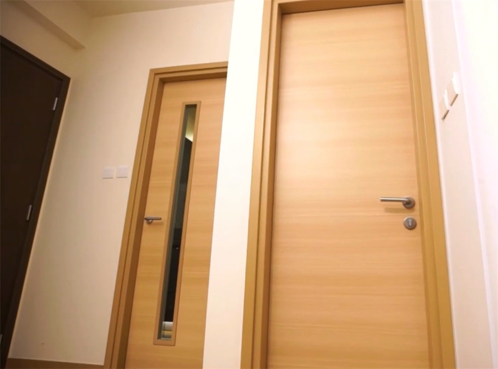 香港一家4口居住110尺劏房,香港一家五口住在豪宅