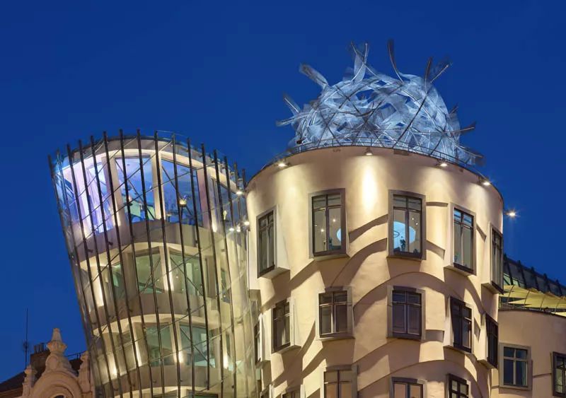 解构主义弗兰克盖里,美国建筑师弗兰克盖里的建筑风格