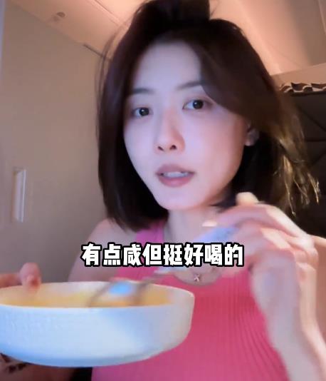 网红聂小雨上衣图片,网红聂小雨穿衣惹争议