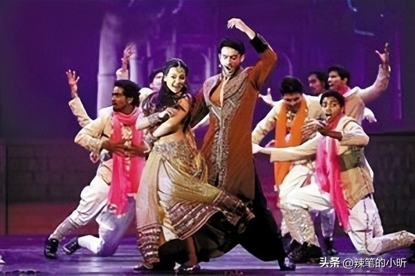 印度古典舞蹈的流派,为什么印度电影里都有舞蹈
