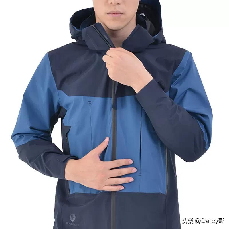 选冲锋衣还是选夹克,除了始祖鸟还有哪些冲锋衣可以买