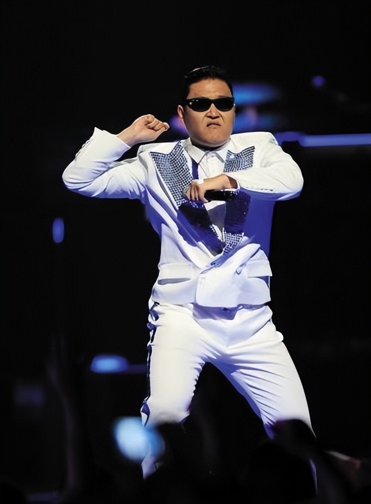 富不外露鸟叔：创造历史记录的骑马舞，却差点把他好友逼上西天？