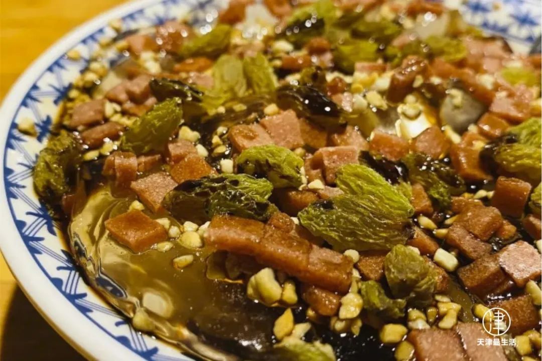 怀揣100元吃遍整条街：几十年屹立不倒，这儿不输西湖道…