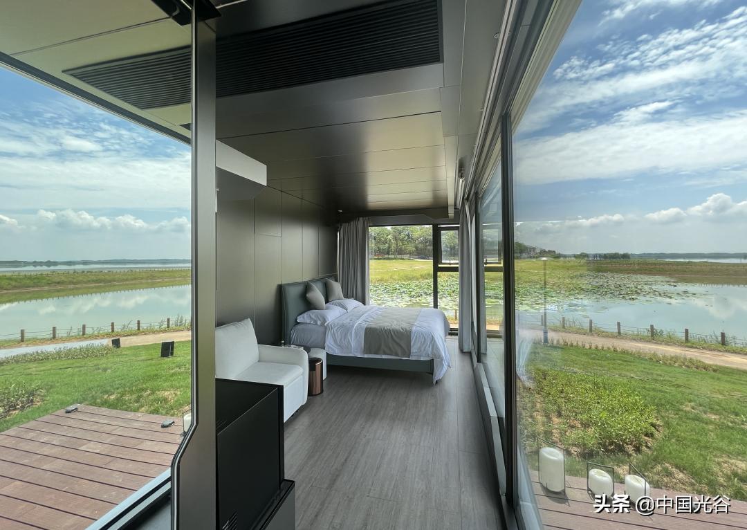 光谷“科幻迷”设计流浪“太空舱”，火遍国内外，住一晚价格堪比五星酒店