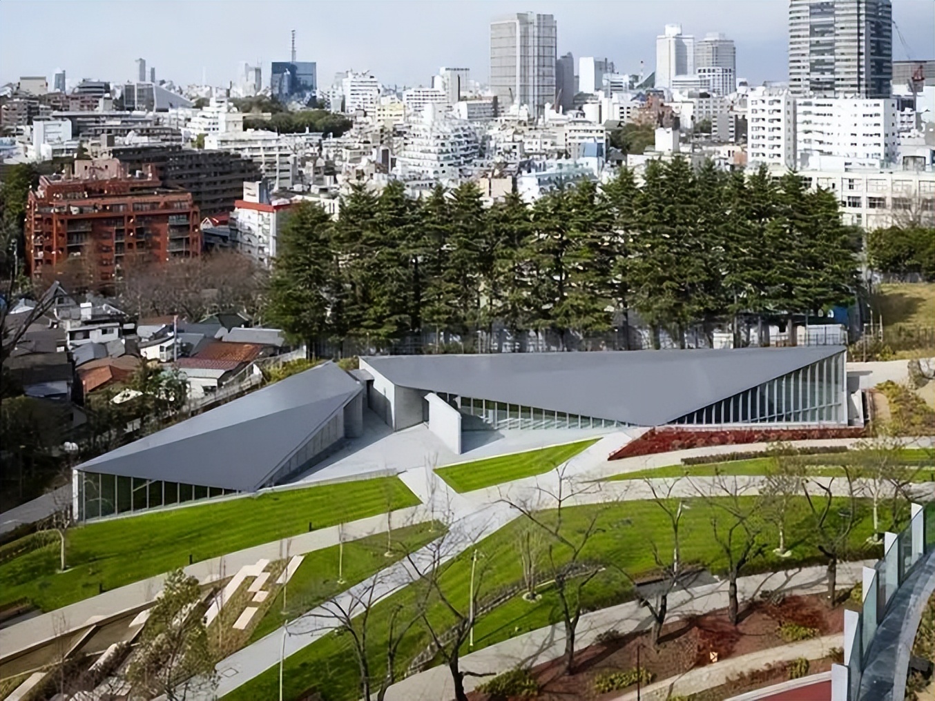 观点|一块布，永恒褶皱：给乔布斯设计黑色毛衣的三宅一生去世