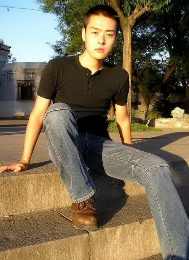 演员张桐:留学时穷得吃狗粮,曾多次自杀未遂,女友陪他走出低谷