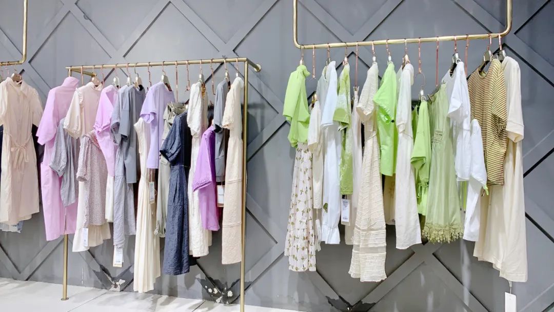 唯弋女装紫色,唯弋女装连衣裙专柜价格