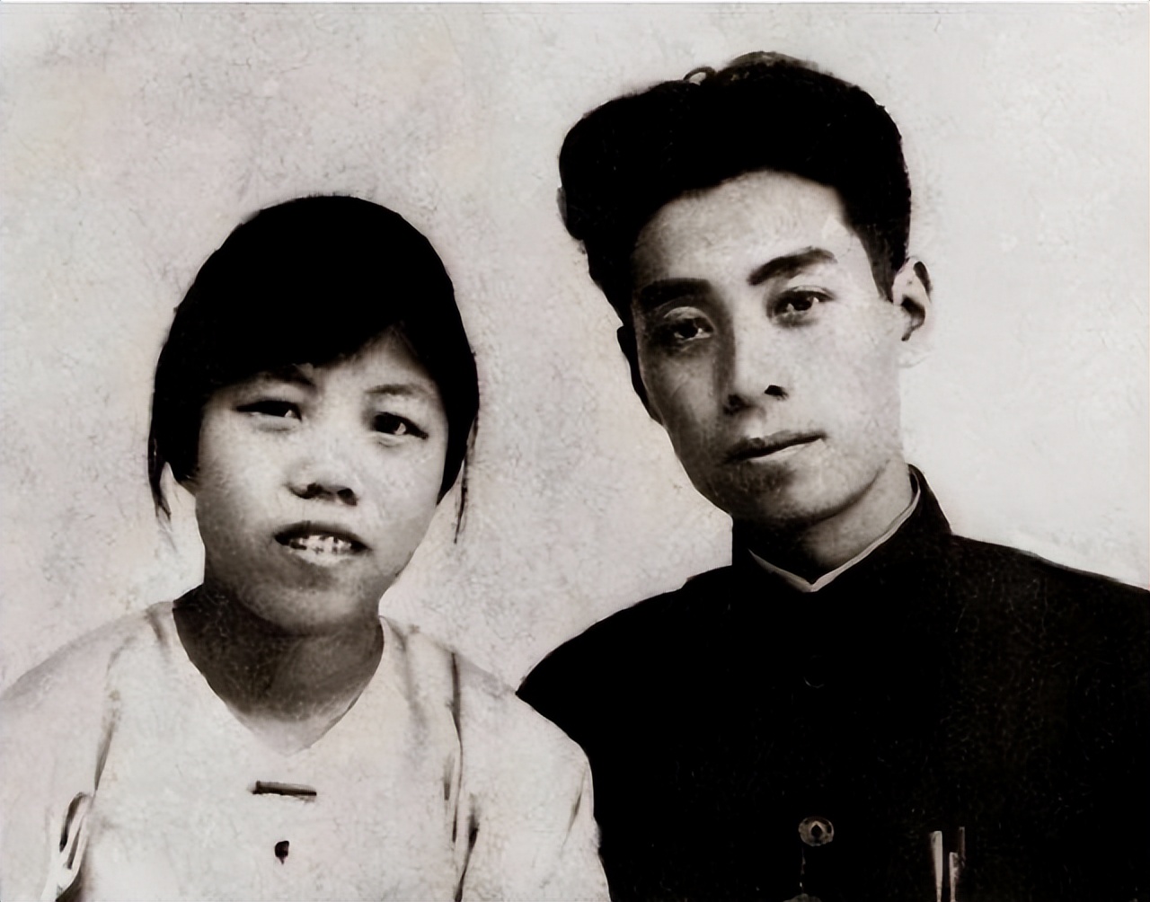 与周总理假扮“革命夫妻”，1976年得知总理去世，她哭晕在大堂