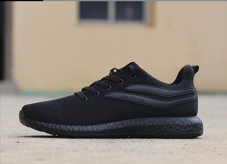 50岁男人穿什么鞋子好看又百搭,中年男士穿什么样的鞋好