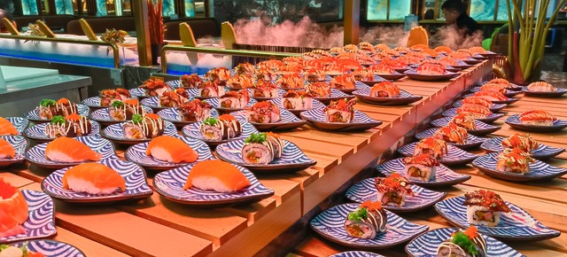 自助餐帝王蟹老员工,吃自助餐全选帝王蟹