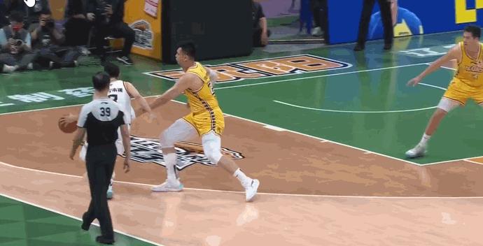 赵继伟空砍19分14助攻,2022年辽宁本钢艾伦和赵继伟数据