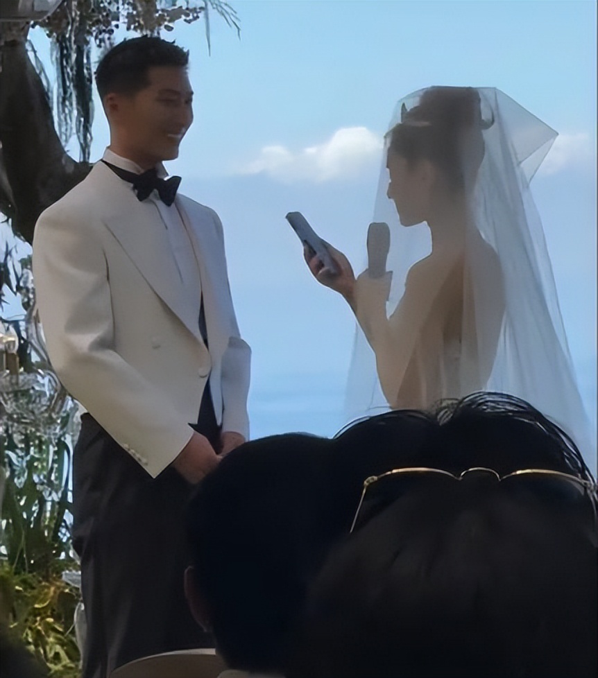 何超莲和窦骁婚礼娘家人出席了吗,何超莲窦骁将举办婚礼罕见同框