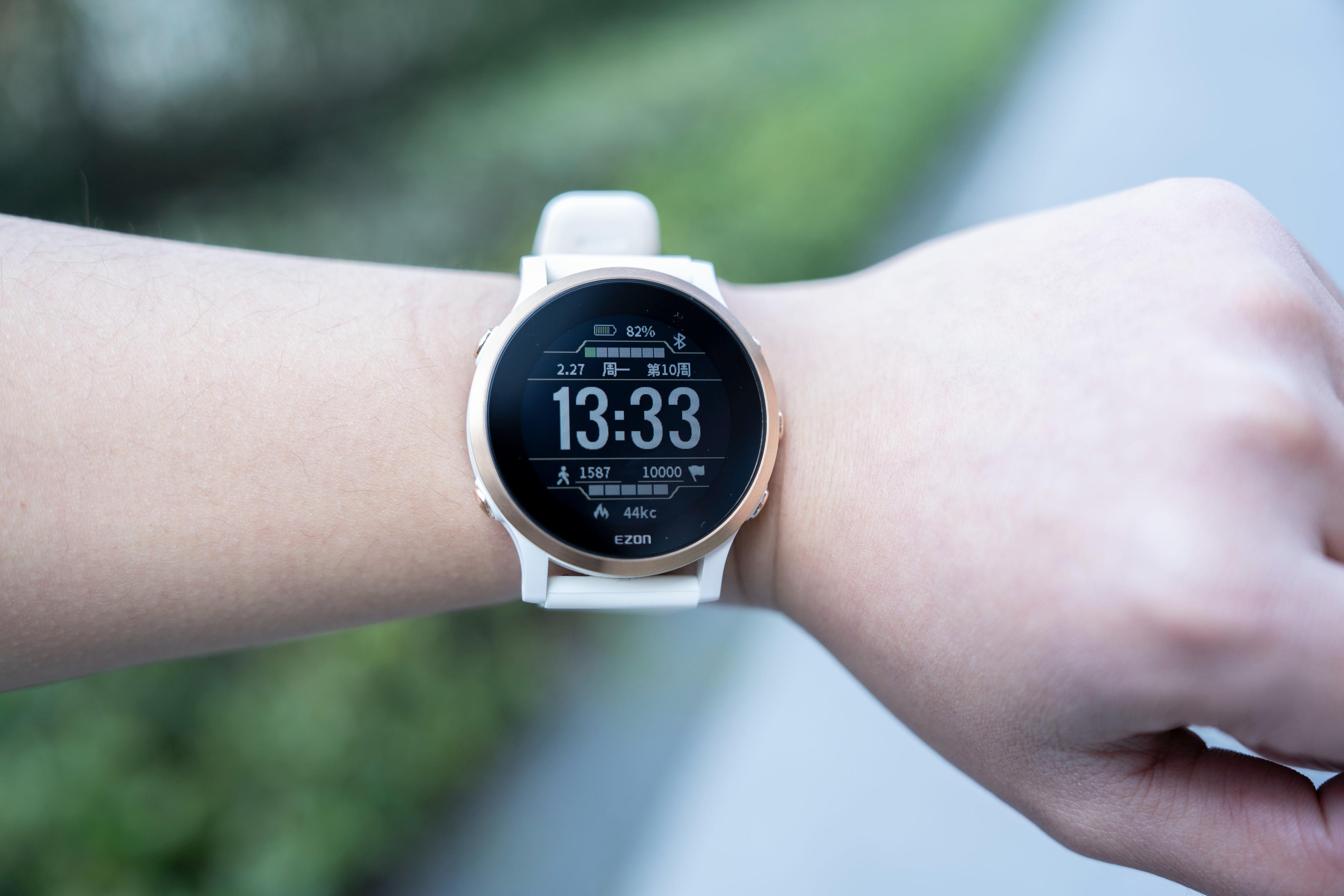 宜准r6手表定位怎么更新,不到一千的稳定器