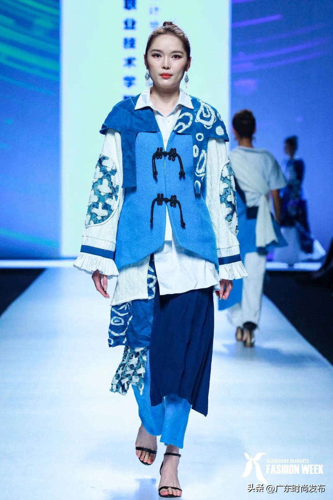 独特思维探寻时尚奇幻世界!中山职业技术学院服装设计毕业作品展演——2023中国(广东)大学生时装周