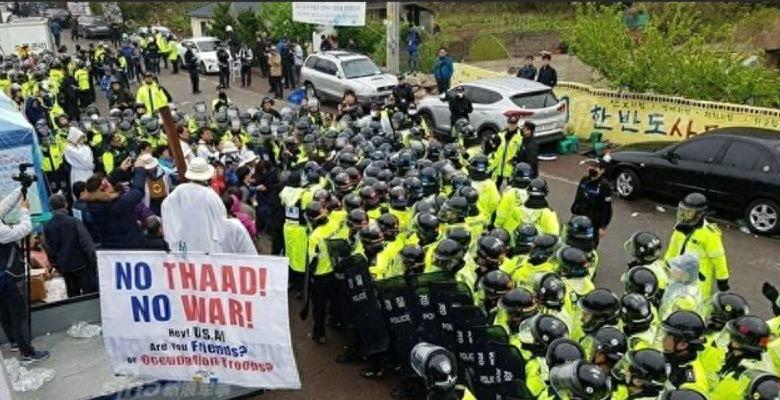 韩国老板硬气，自费租飞机把10万条死鱼运到福岛，日本人傻眼了