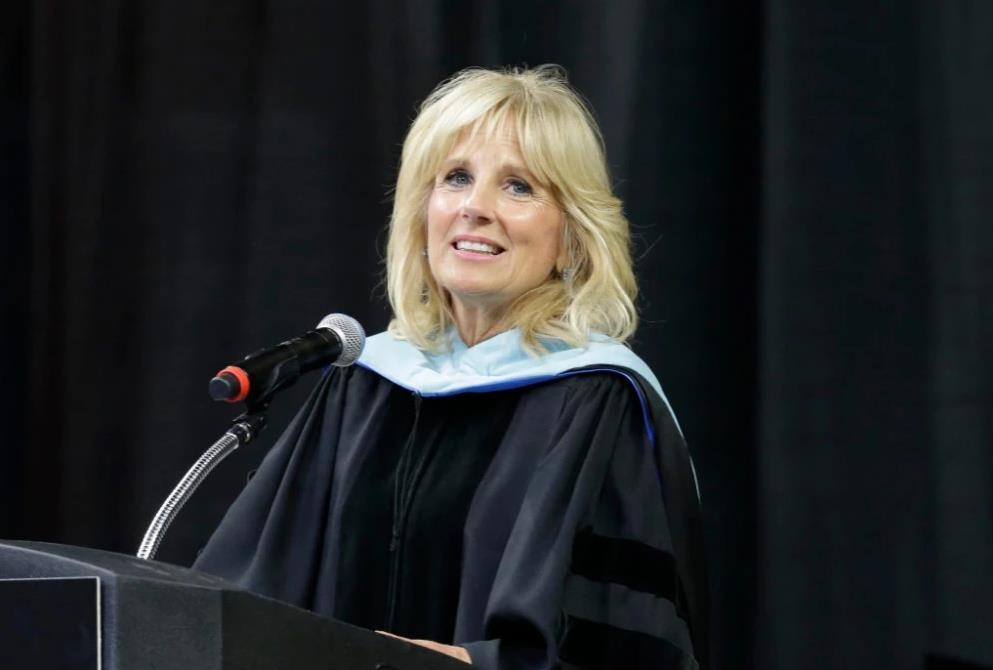 勇猛夫人吉尔：年近70还敢正面刚壮汉，只为守护她的瞌睡登