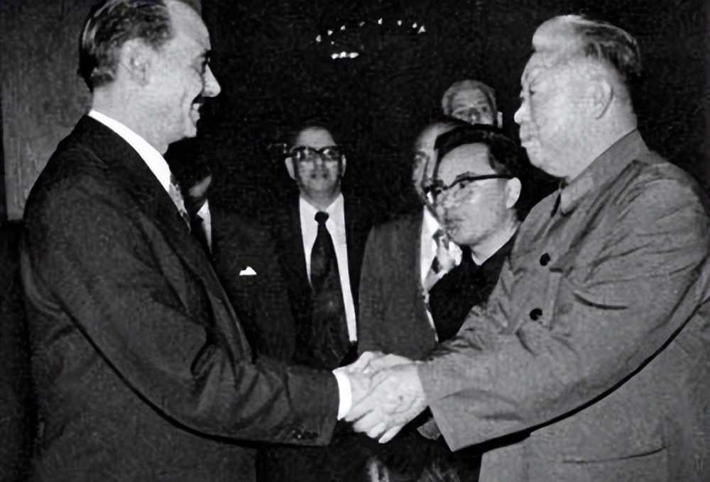 开国上将*锡联陈**:妻子是大将妻妹,小儿子北大毕业,授衔中将