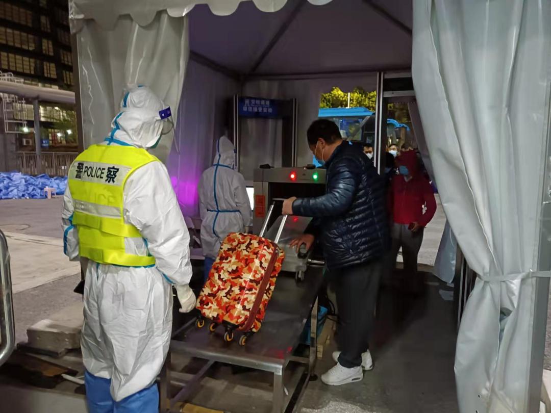 【*党**旗飘扬在一线】勠力同心赤诚守“沪”——世博展览馆方舱医院安保警队风采展示