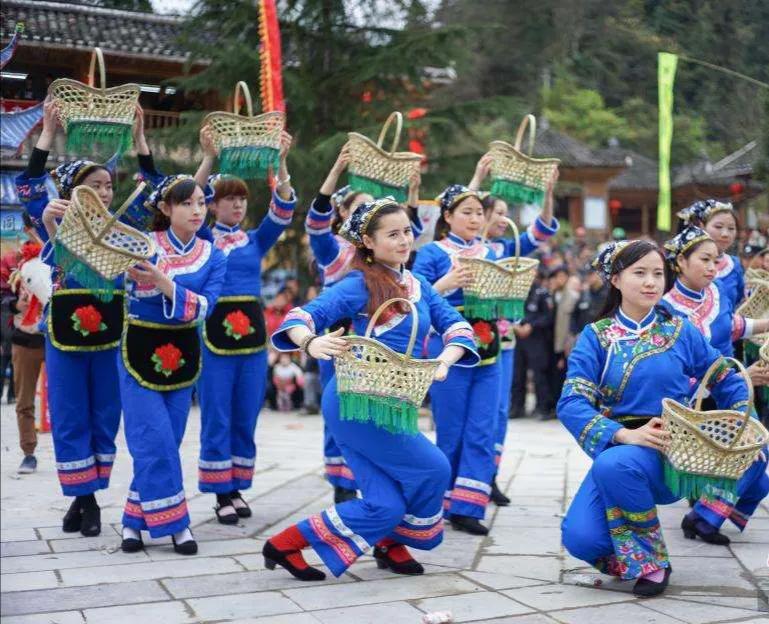 五十六个民族服饰视频,五十六个民族服饰完整版