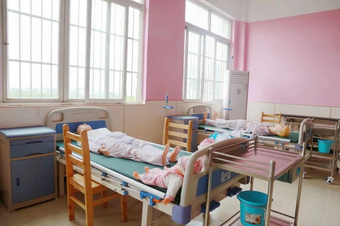 16岁初中毕业女儿学什么专业最好,初中毕业女生适合学什么专业大专