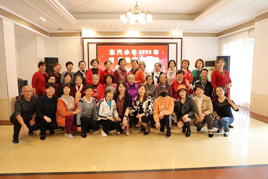 四川省德阳市东汽小学开展退休教师“迎重阳”庆祝活动