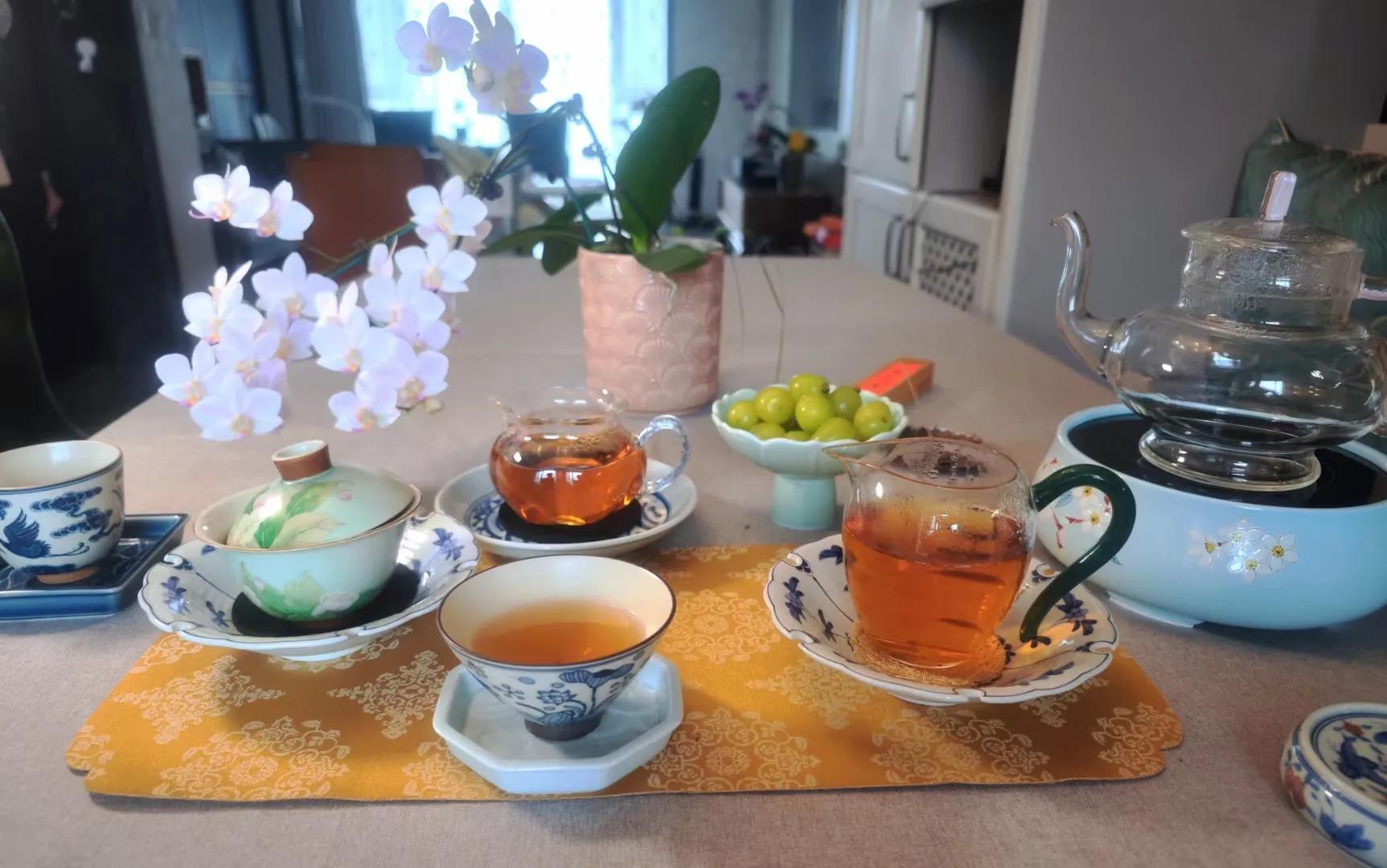 网上买茶叶和线下实体买茶哪个好,在网上买茶好还是去实体店好