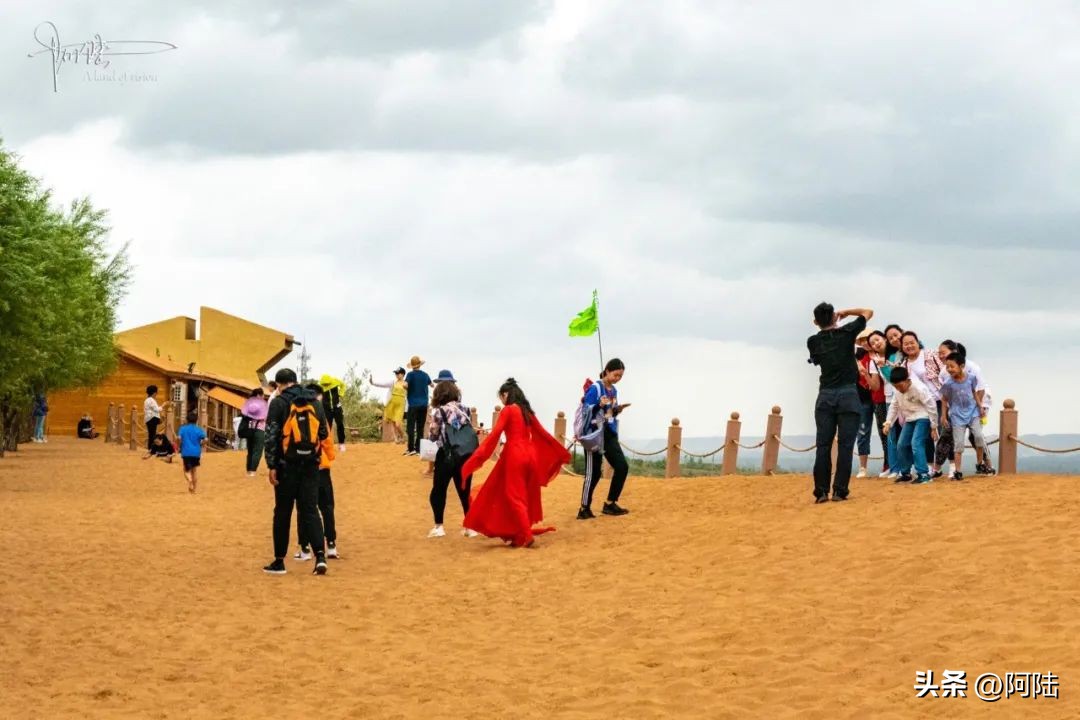 游玩鸣沙山,鸣沙山月牙泉与中卫沙坡头哪个好