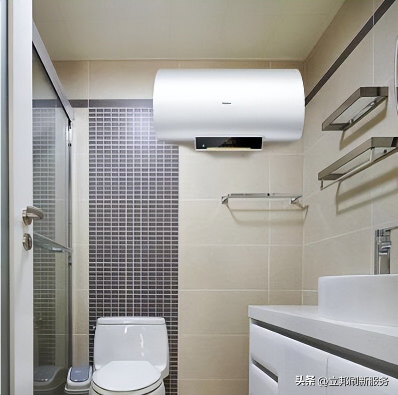 燃气热水器和电热水器哪种更适合,电热水器和燃气热水器哪个好省钱