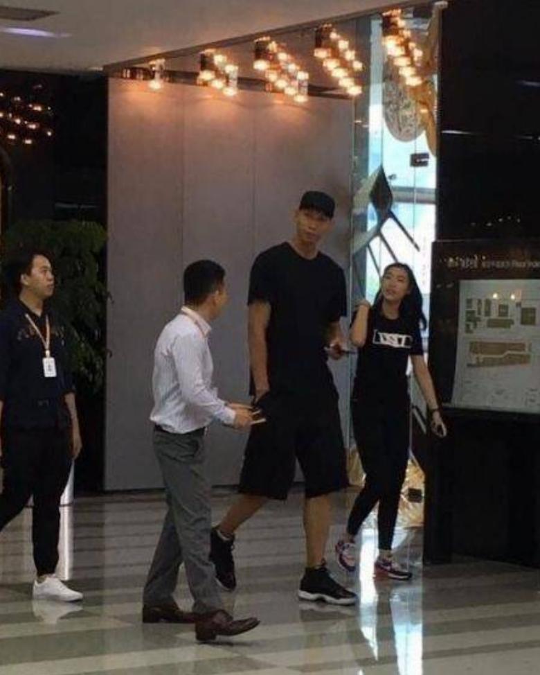 易建联娶了多少老婆,易建联结婚生子了吗