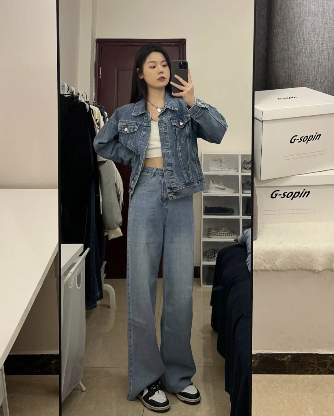 男装牛仔外套搭配什么裤子,牛仔外套搭配什么裤子好看