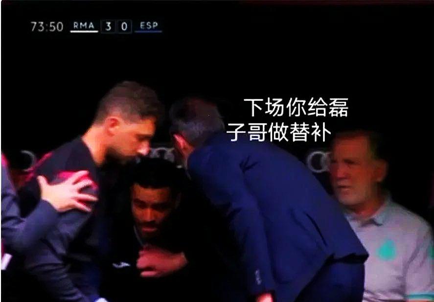 给机会不中用！武磊首发登场45分钟，11次触球5次丢，0射门