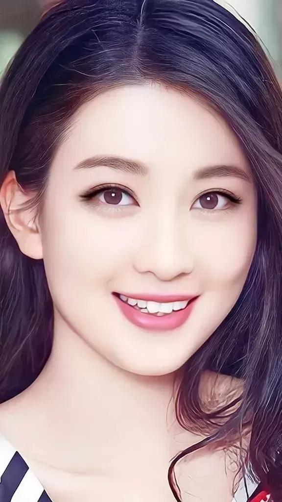 回眸一笑太阳当空照,一轮圆月当空