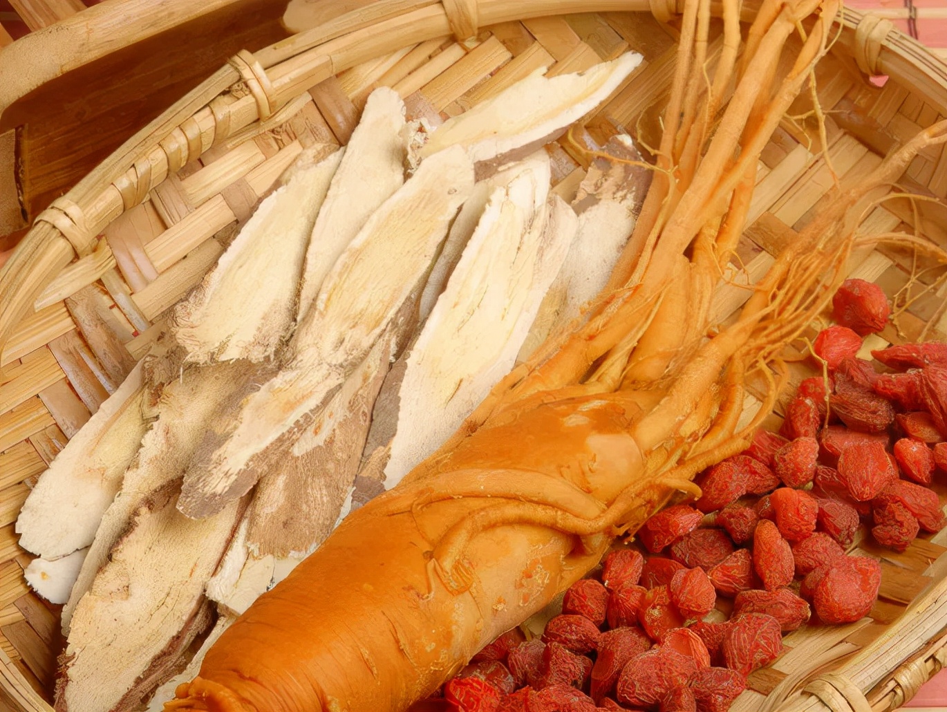 秋冬进补选人参还是西洋参,冬季吃西洋参好还是人参好