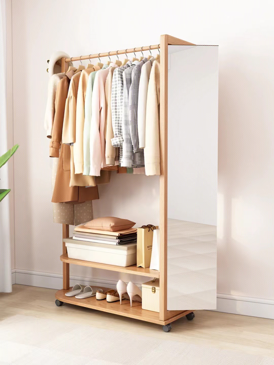 小户型客厅镜子增加空间感,小户型客厅一面墙镜子效果图