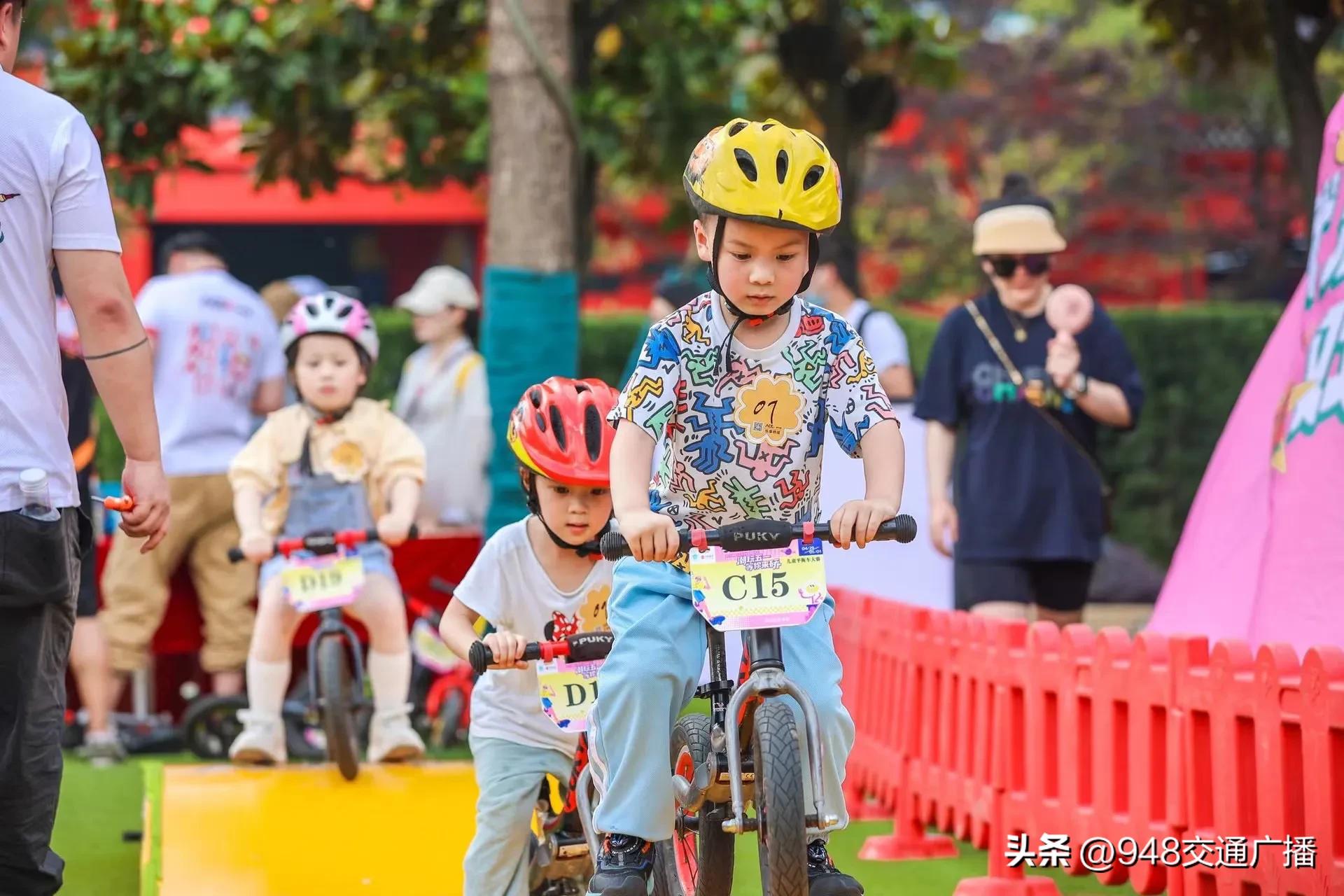 武汉欢乐谷六一儿童节跑步,儿童萌娃跑酷