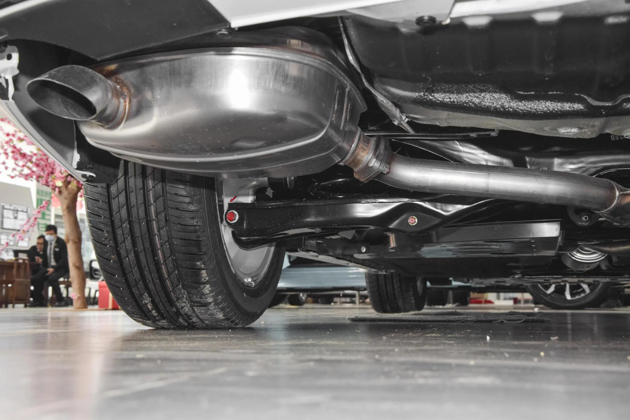 配备1.5t动力180马力,搭载1.5t发动机百公里油耗6.5l