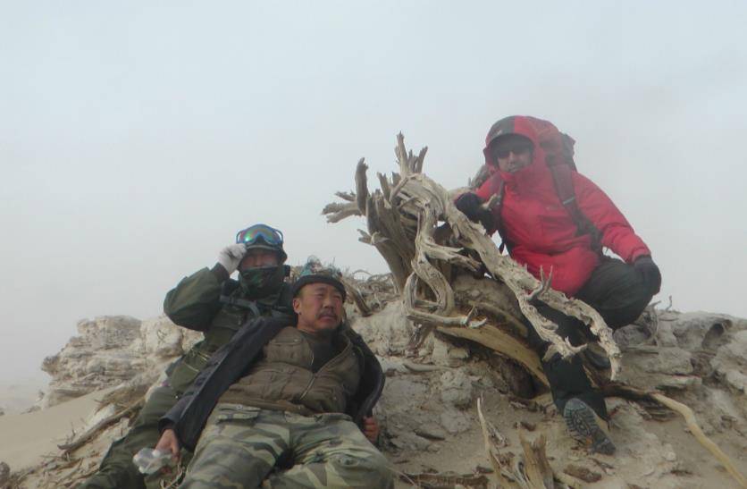 新疆一牧民发现17吨重陨石,最近新疆发现的最贵的陨石