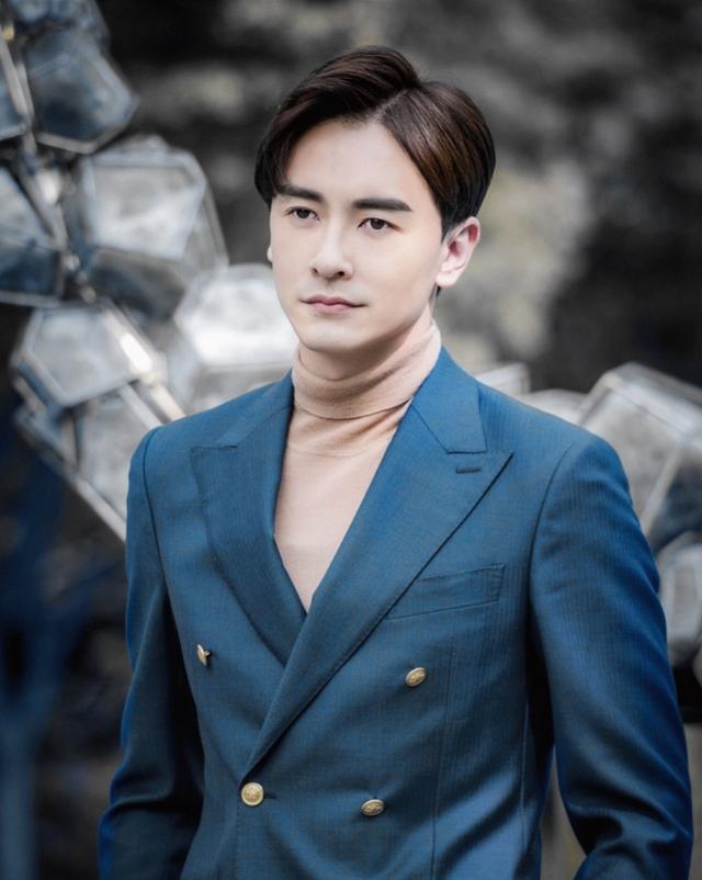 京城四美*冰白**：献媚成龙获杨受成独宠，下嫁男模却遭郑元畅*爱夺**