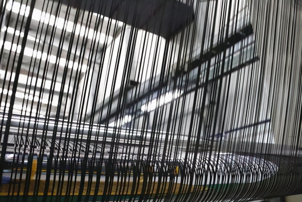 我国首套万吨级大丝束碳纤维投产,中国首条大丝束碳纤维