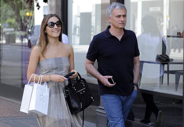 穆里尼奥的女儿被马夏尔发照片，触犯了他的逆鳞，才让桑切斯上位